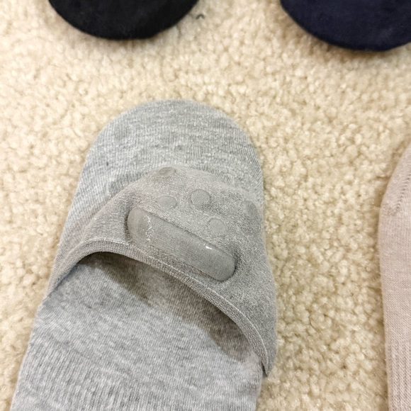Uniqlo Footsies Non-Slip No Show Socks - Picture 3 of 4